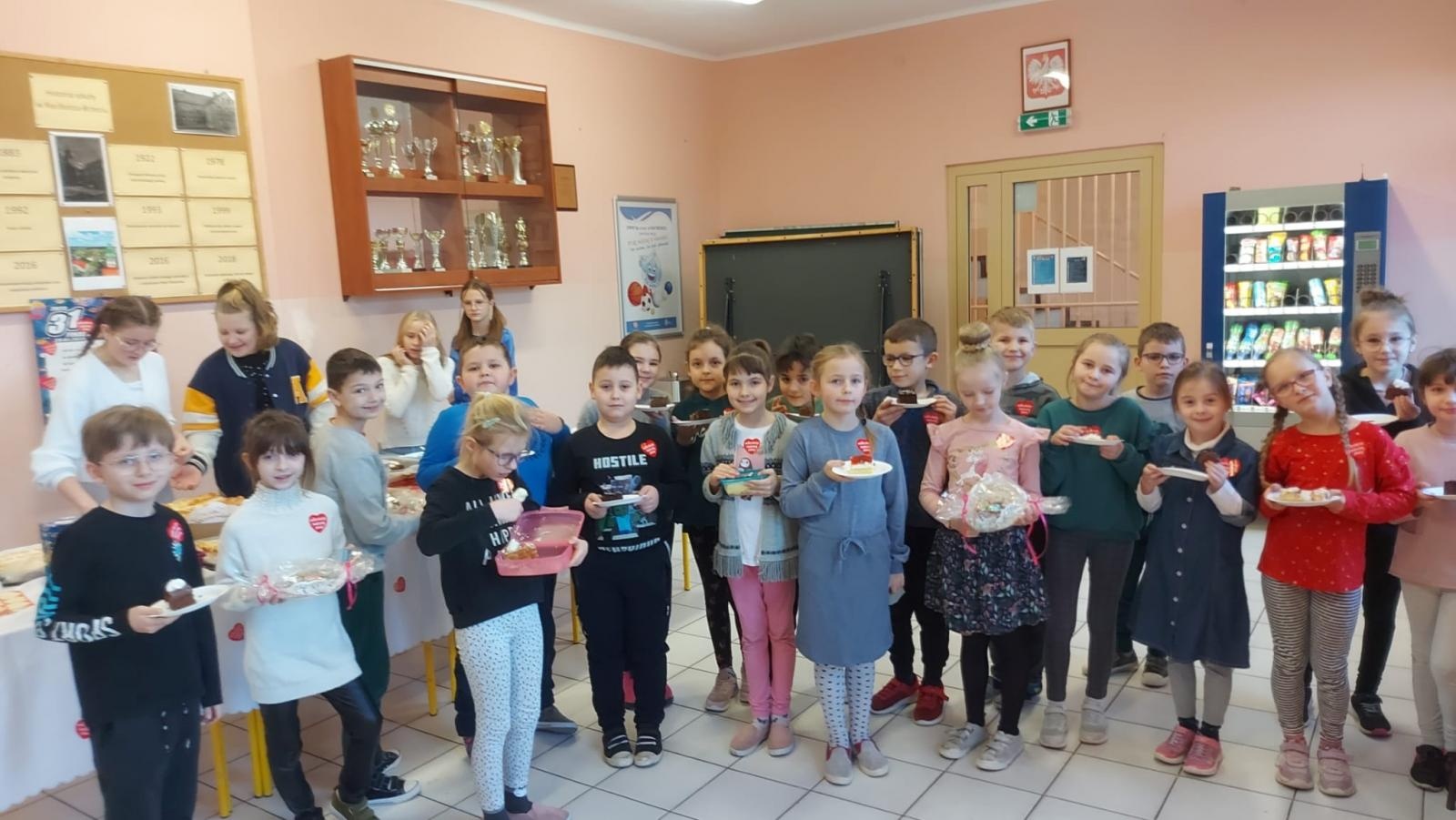 Zdjęcie w galerii na portalu naszraciborz.pl: Szkoła w Brzeziu z rekordem zbiórki na WOŚP wiadomości z regionu