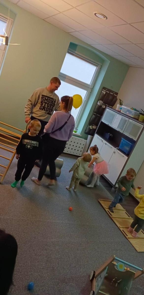 Zdjęcie w galerii na portalu naszraciborz.pl: Rodziny z Dziupli otworzyły serce dla Leona wiadomości z regionu