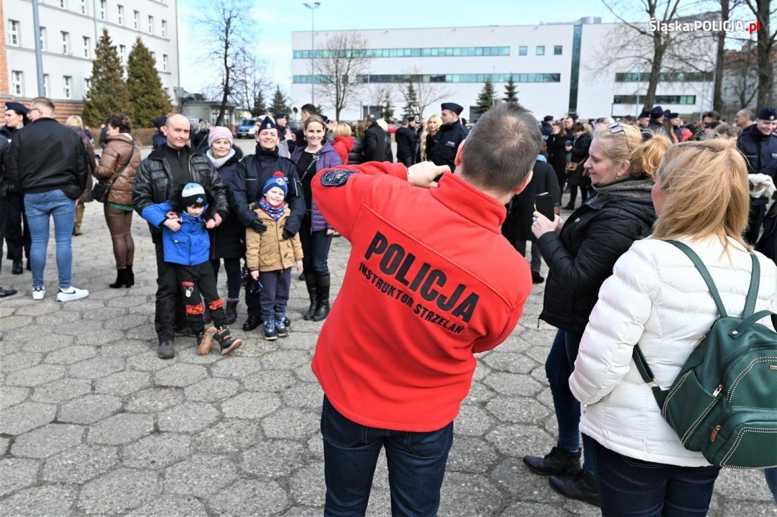 Zdjęcie w galerii na portalu naszraciborz.pl: Ponad 80 nowych śląskich policjantek i policjantów złożyło ślubowanie wiadomości z regionu
