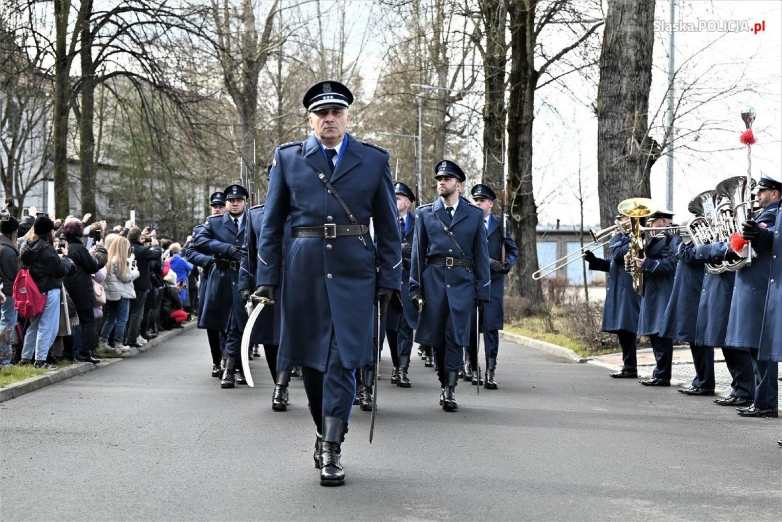 Zdjęcie w galerii na portalu naszraciborz.pl: Ponad 80 nowych śląskich policjantek i policjantów złożyło ślubowanie wiadomości z regionu
