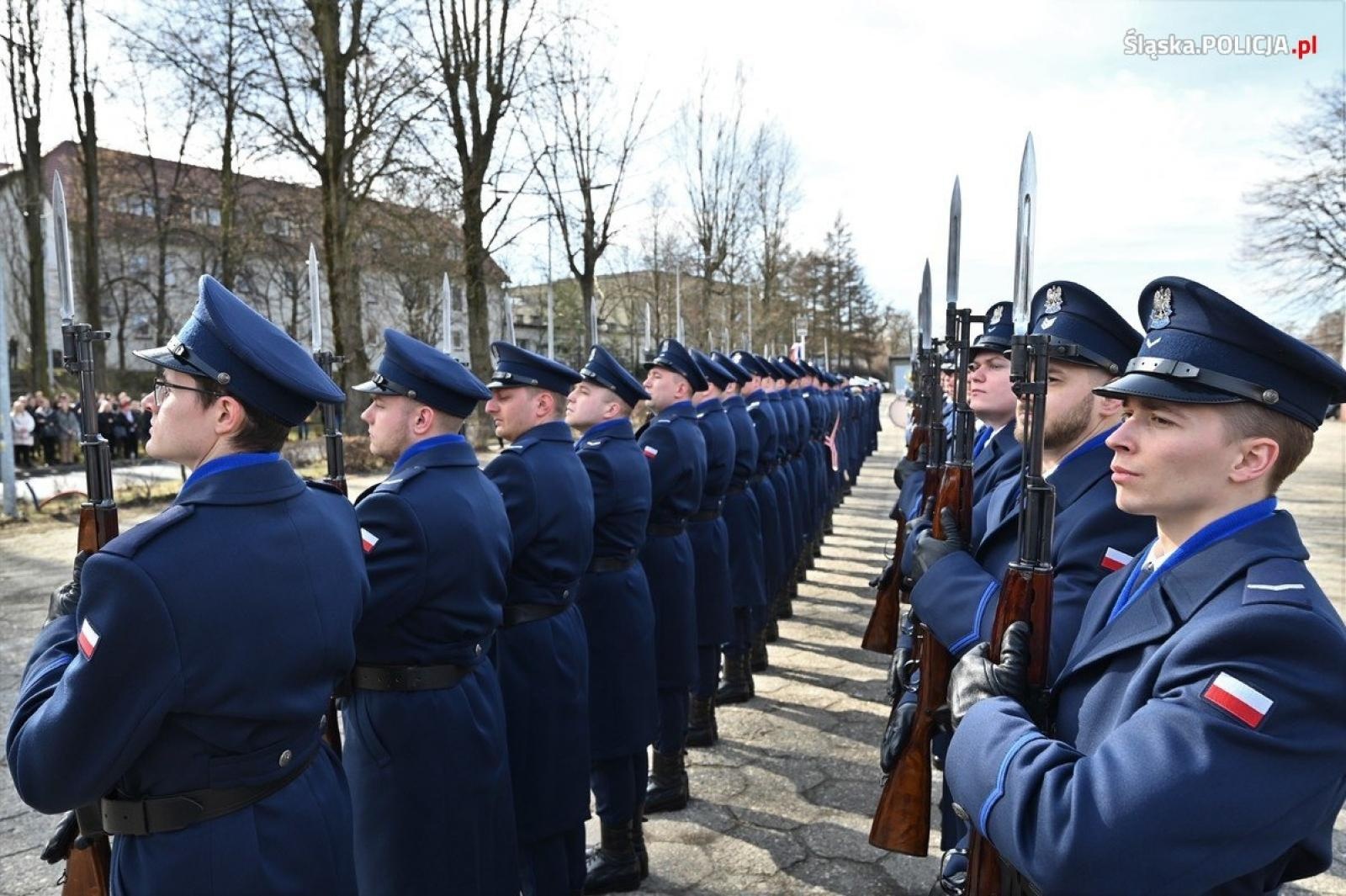 Zdjęcie w galerii na portalu naszraciborz.pl: Ponad 80 nowych śląskich policjantek i policjantów złożyło ślubowanie wiadomości z regionu