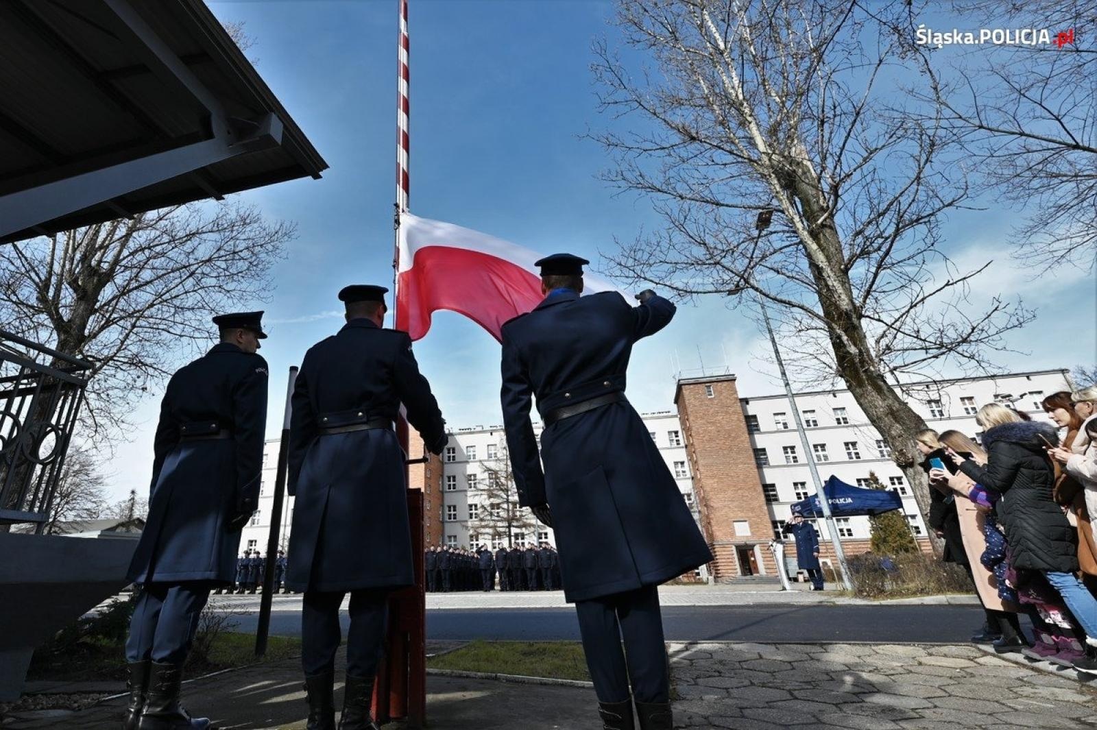 Zdjęcie w galerii na portalu naszraciborz.pl: Ponad 80 nowych śląskich policjantek i policjantów złożyło ślubowanie wiadomości z regionu