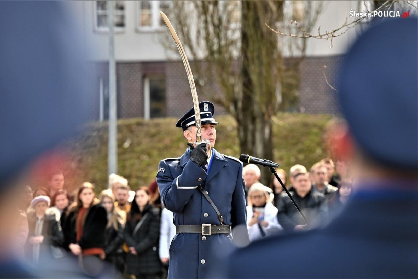 Zdjęcie w galerii na portalu naszraciborz.pl: Ponad 80 nowych śląskich policjantek i policjantów złożyło ślubowanie wiadomości z regionu