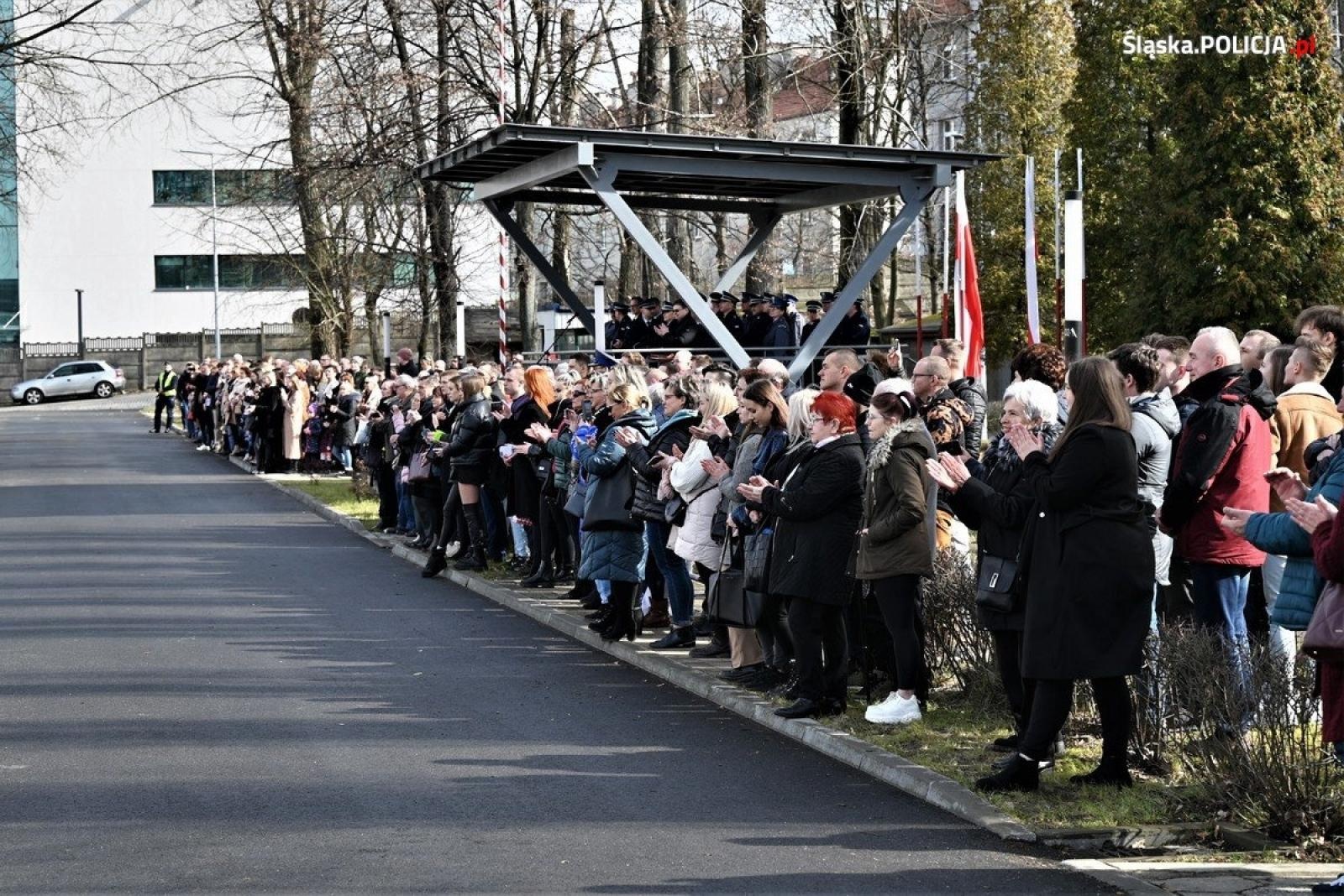 Zdjęcie w galerii na portalu naszraciborz.pl: Ponad 80 nowych śląskich policjantek i policjantów złożyło ślubowanie wiadomości z regionu