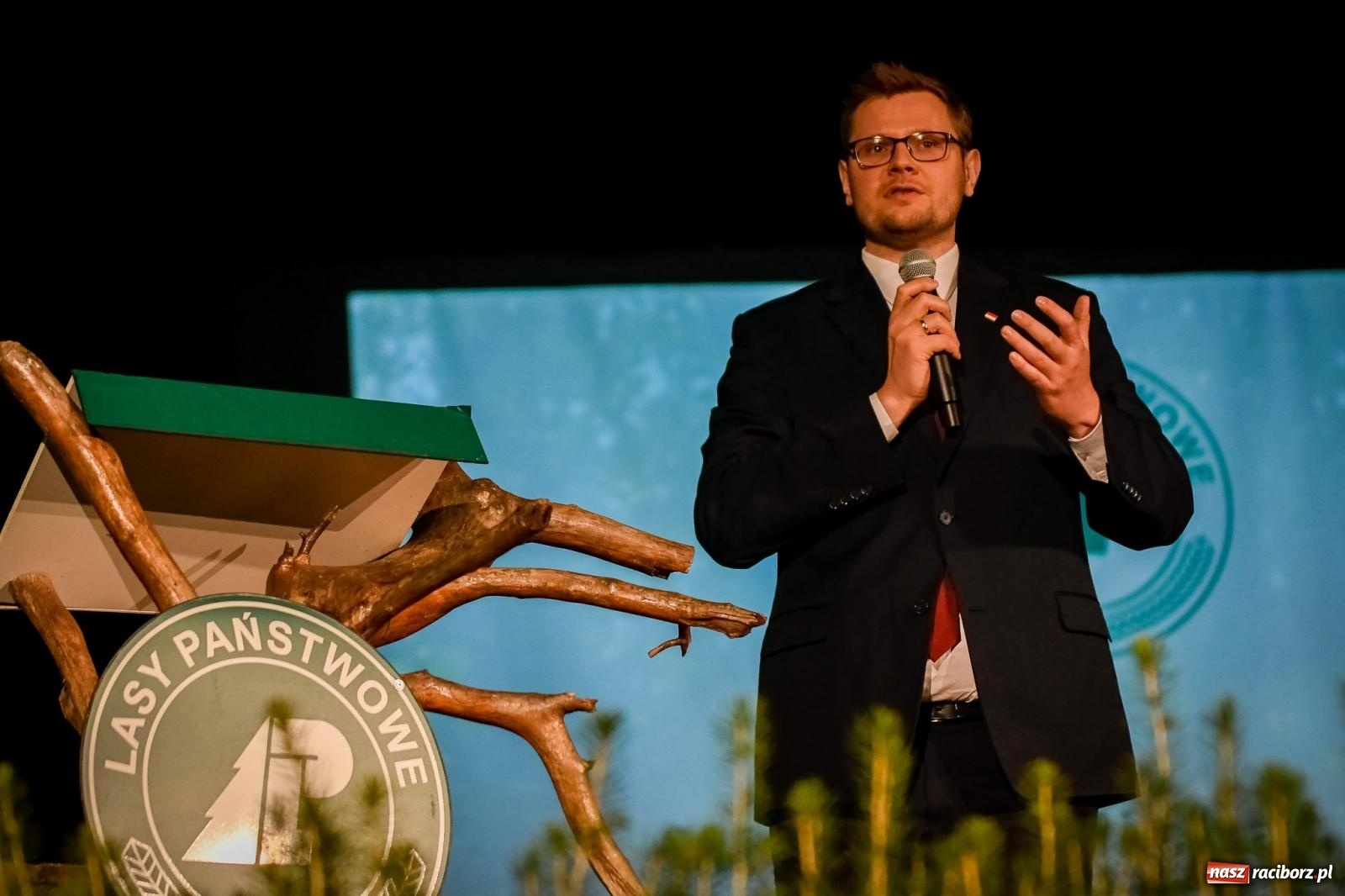 Zdjęcie w galerii na portalu naszraciborz.pl: Cezary Pazura w RCK na Dniu Sołtysa. M. Woś: dodatki do emerytury dla sołtysów wiadomości z regionu