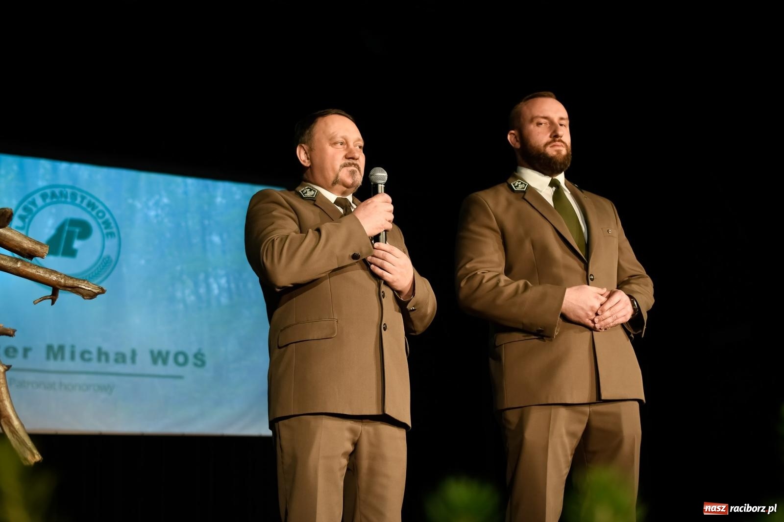 Zdjęcie w galerii na portalu naszraciborz.pl: Cezary Pazura w RCK na Dniu Sołtysa. M. Woś: dodatki do emerytury dla sołtysów wiadomości z regionu