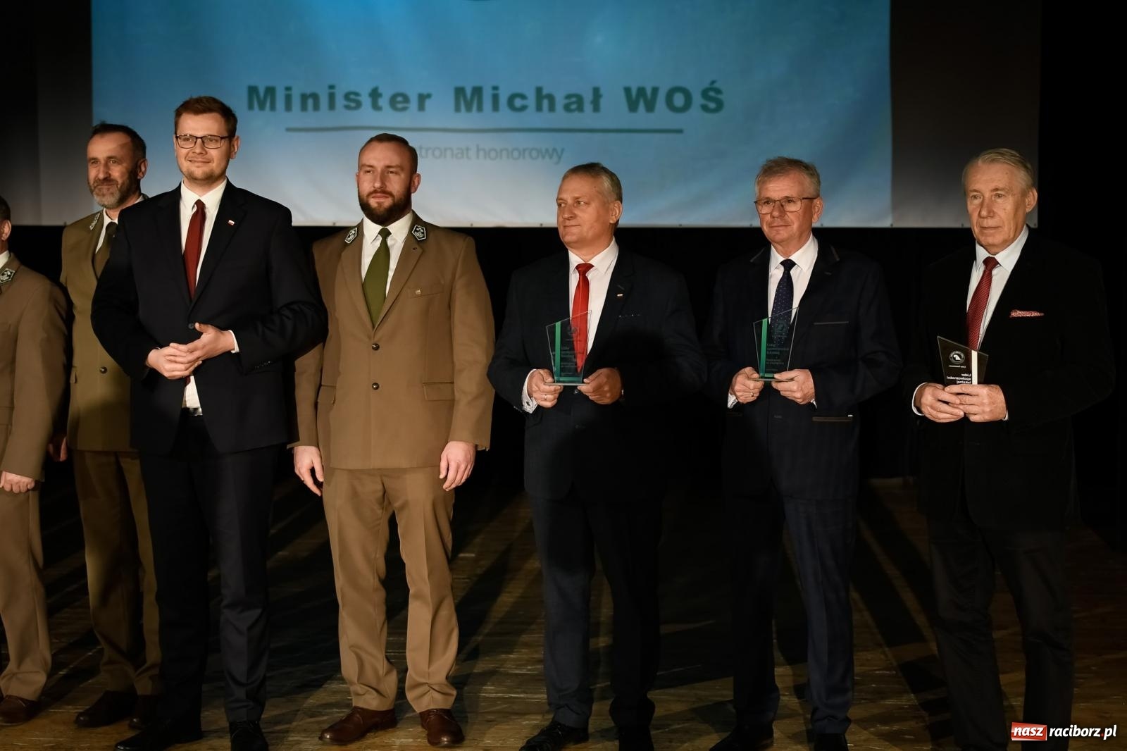 Zdjęcie w galerii na portalu naszraciborz.pl: Cezary Pazura w RCK na Dniu Sołtysa. M. Woś: dodatki do emerytury dla sołtysów wiadomości z regionu