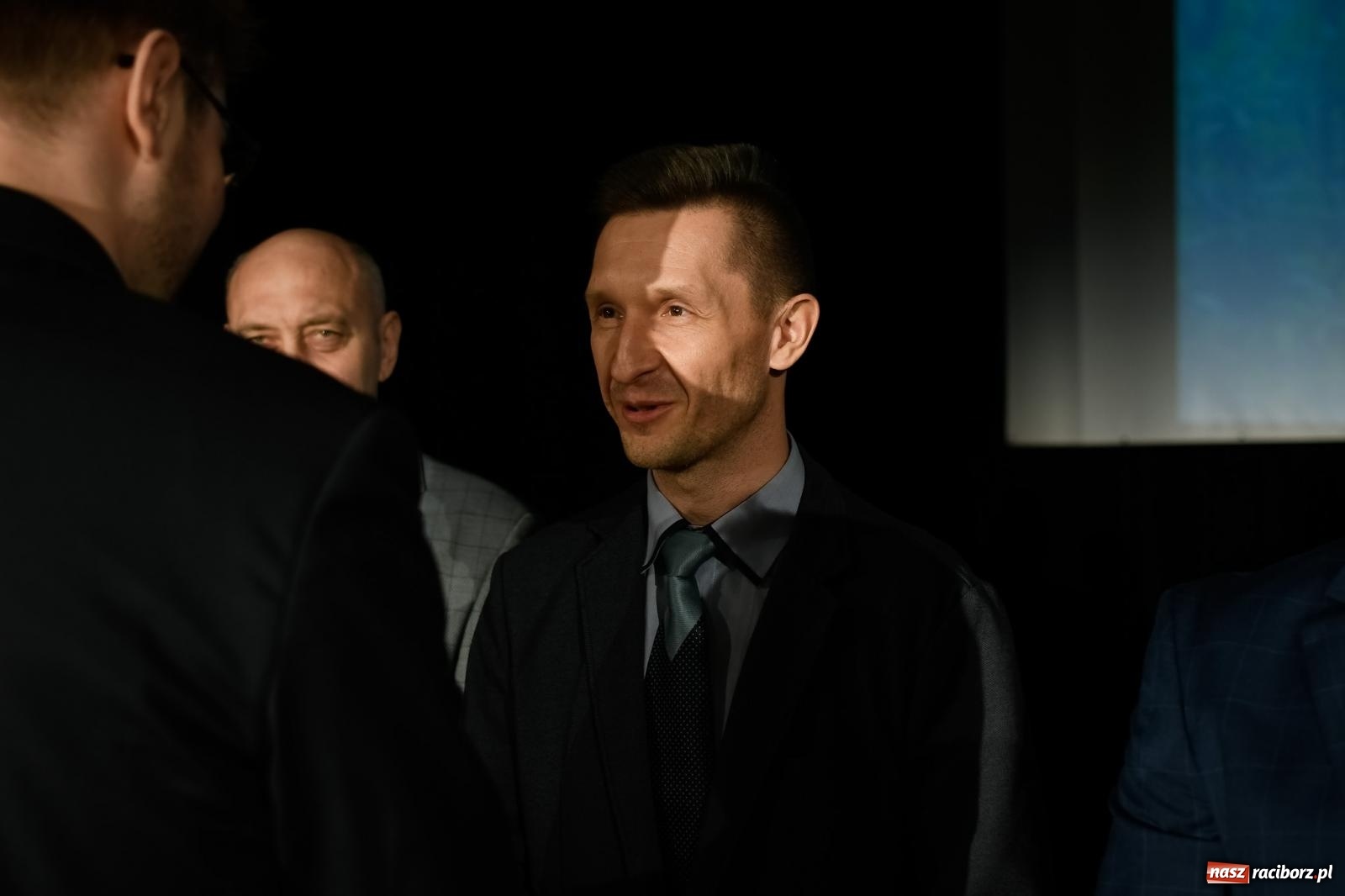 Zdjęcie w galerii na portalu naszraciborz.pl: Cezary Pazura w RCK na Dniu Sołtysa. M. Woś: dodatki do emerytury dla sołtysów wiadomości z regionu