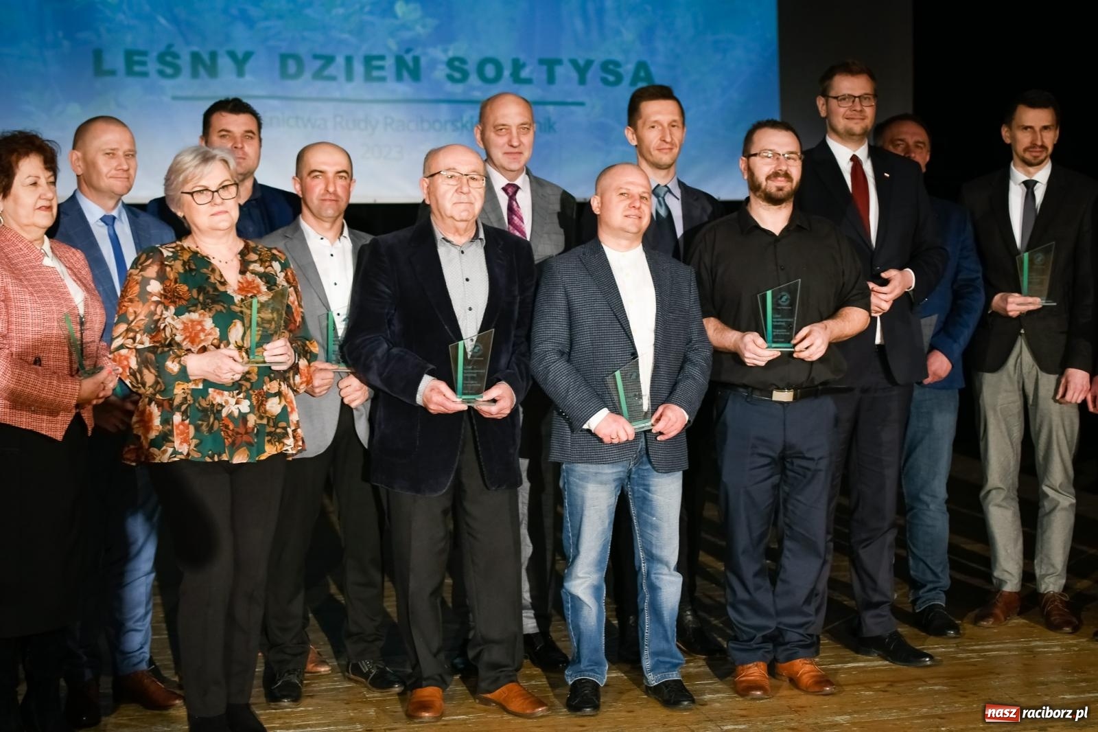 Zdjęcie w galerii na portalu naszraciborz.pl: Cezary Pazura w RCK na Dniu Sołtysa. M. Woś: dodatki do emerytury dla sołtysów wiadomości z regionu