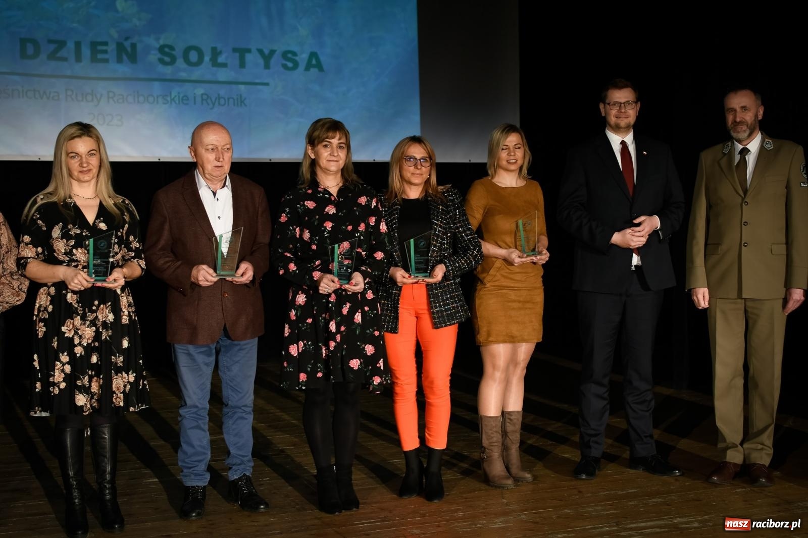 Zdjęcie w galerii na portalu naszraciborz.pl: Cezary Pazura w RCK na Dniu Sołtysa. M. Woś: dodatki do emerytury dla sołtysów wiadomości z regionu