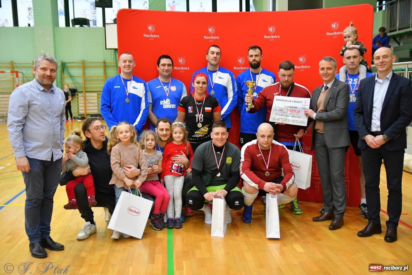 Zdjęcie w galerii na portalu naszraciborz.pl: Tokai Cobex triumfatorem siatkarskiego turnieju o puchar prezydenta wiadomości z regionu