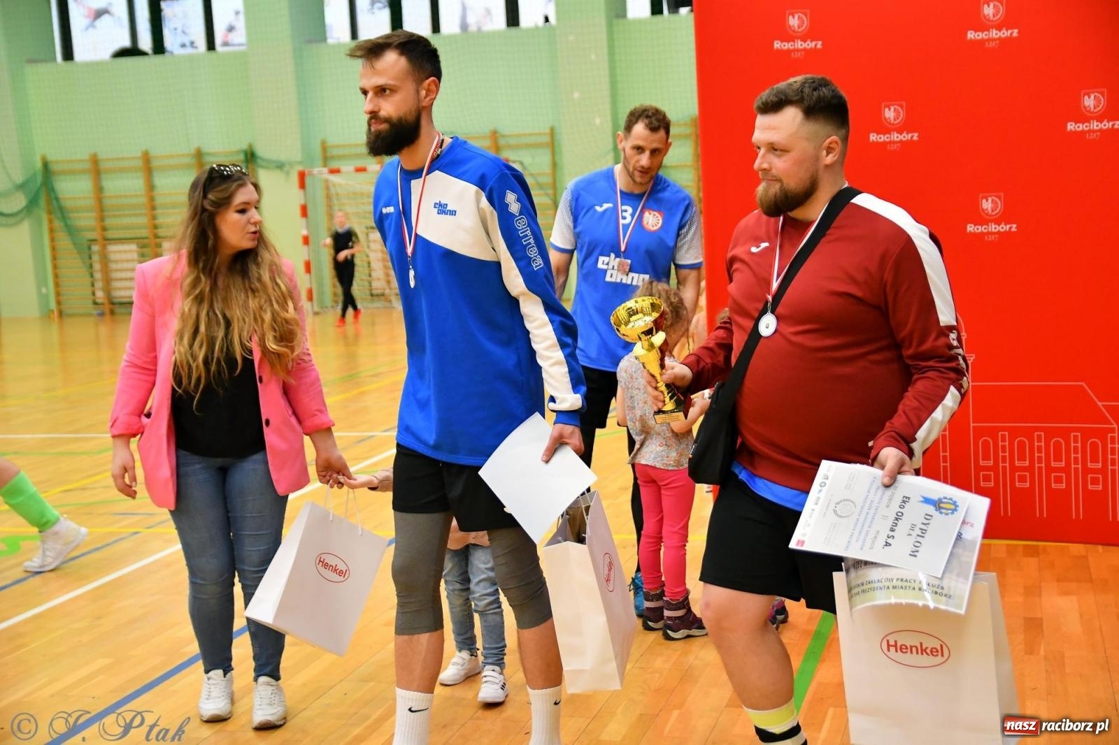 Zdjęcie w galerii na portalu naszraciborz.pl: Tokai Cobex triumfatorem siatkarskiego turnieju o puchar prezydenta wiadomości z regionu