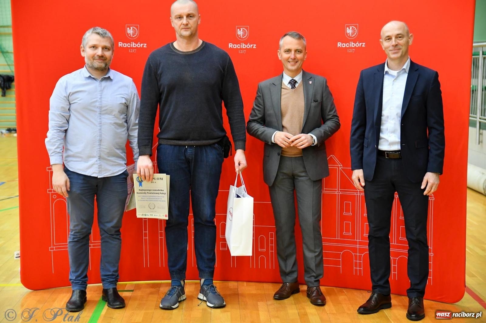 Zdjęcie w galerii na portalu naszraciborz.pl: Tokai Cobex triumfatorem siatkarskiego turnieju o puchar prezydenta wiadomości z regionu
