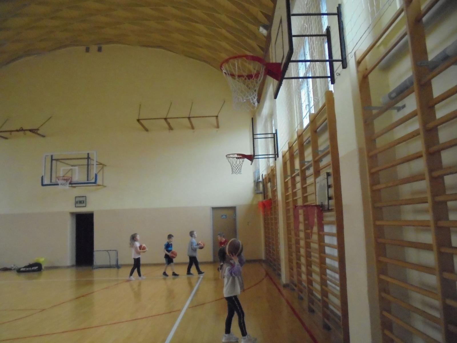 Zdjęcie w galerii na portalu naszraciborz.pl: Dzień kobiet u najmłodszych na sportowo wiadomości z regionu