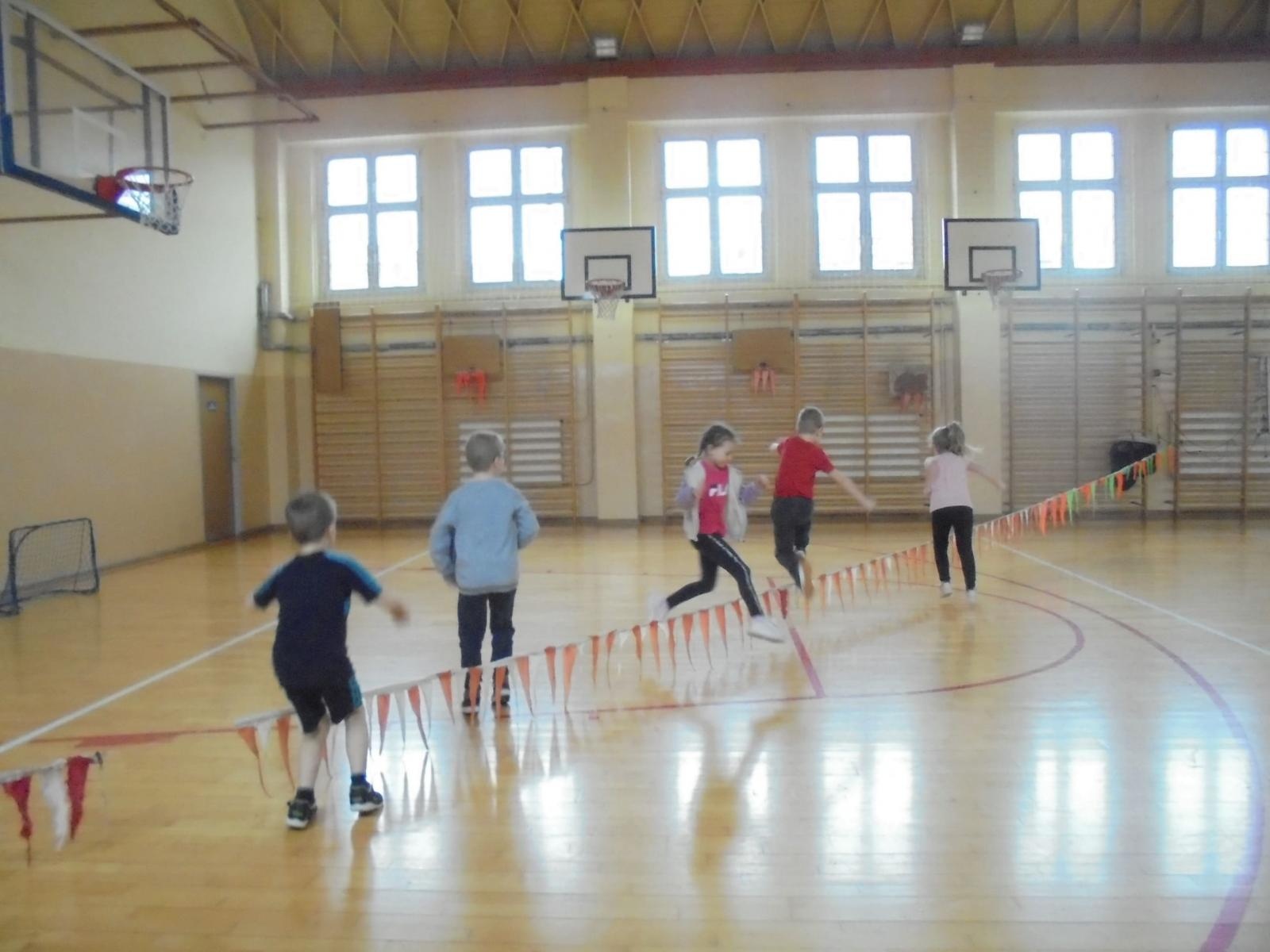 Zdjęcie w galerii na portalu naszraciborz.pl: Dzień kobiet u najmłodszych na sportowo wiadomości z regionu