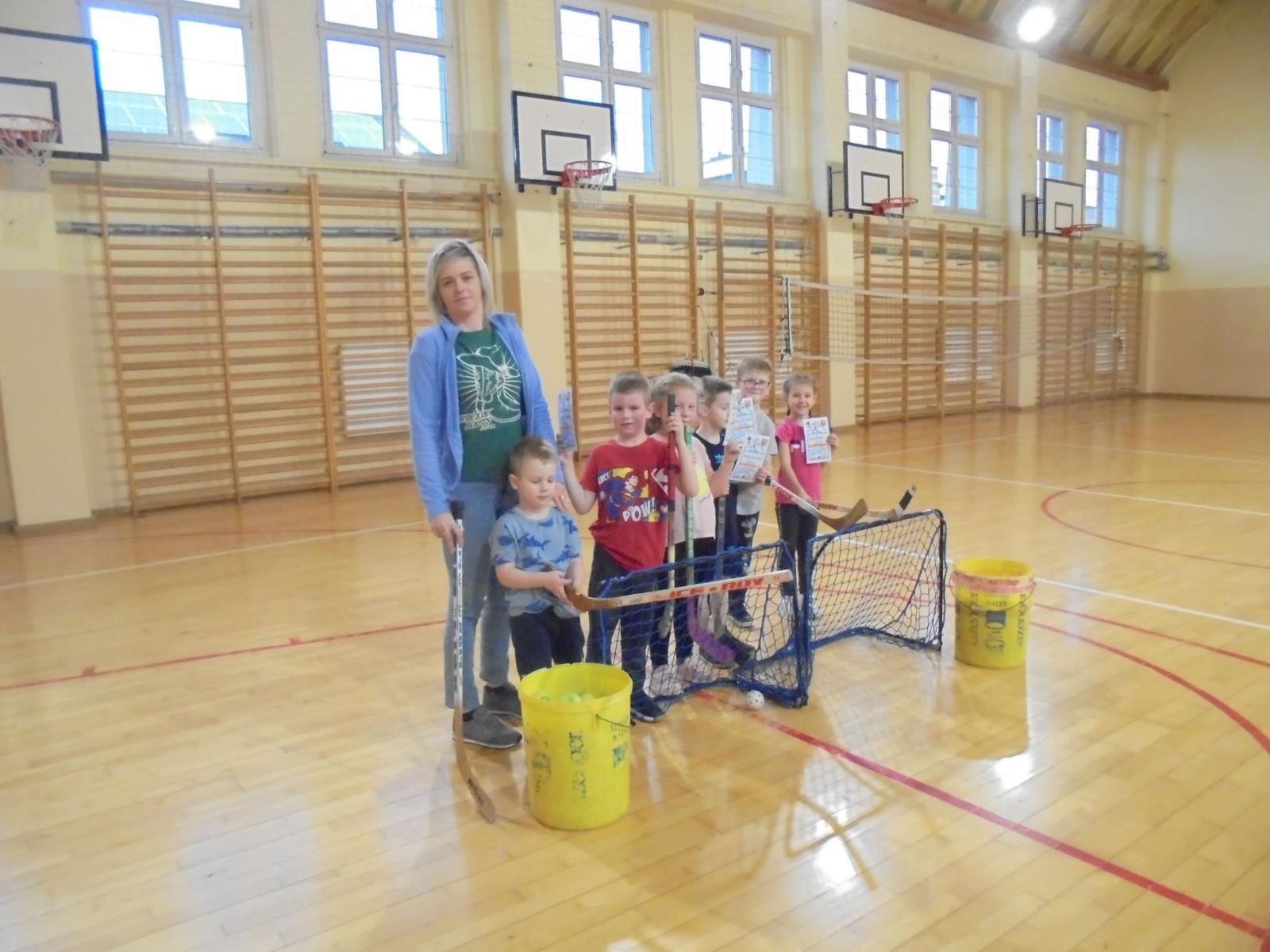 Zdjęcie w galerii na portalu naszraciborz.pl: Dzień kobiet u najmłodszych na sportowo wiadomości z regionu