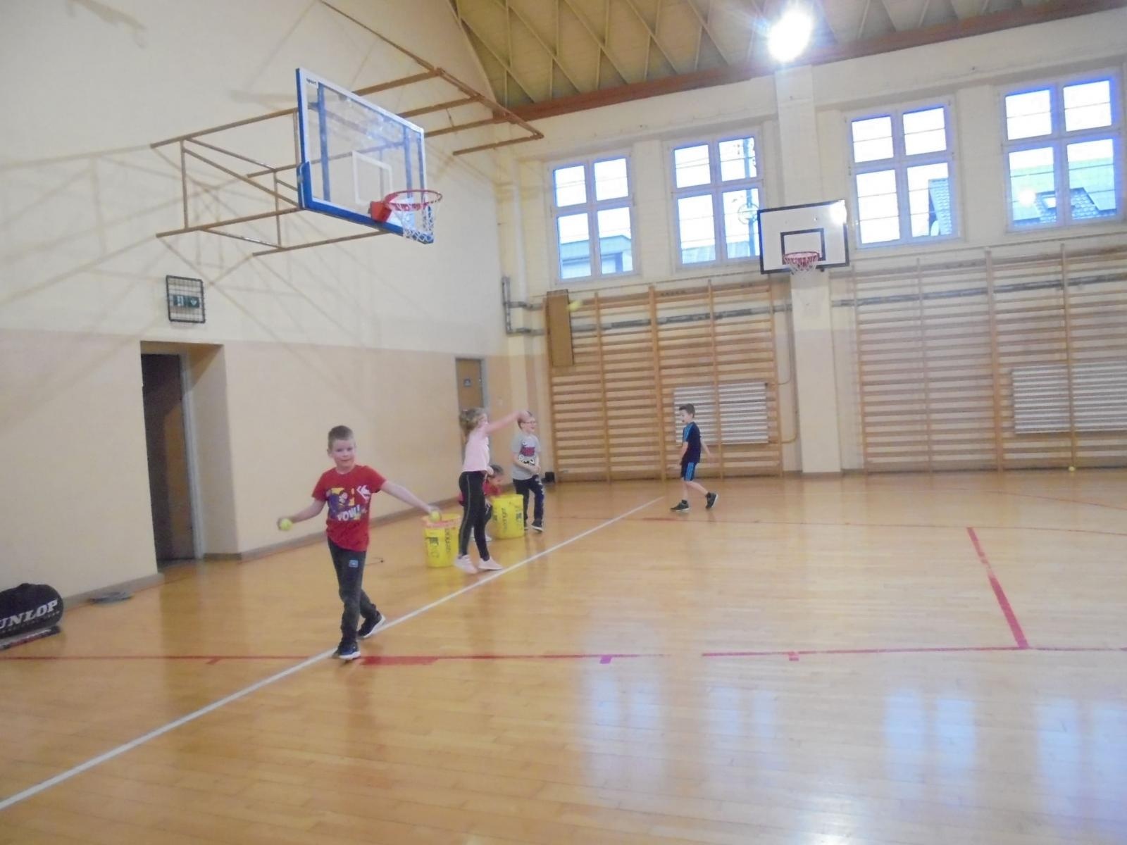 Zdjęcie w galerii na portalu naszraciborz.pl: Dzień kobiet u najmłodszych na sportowo wiadomości z regionu