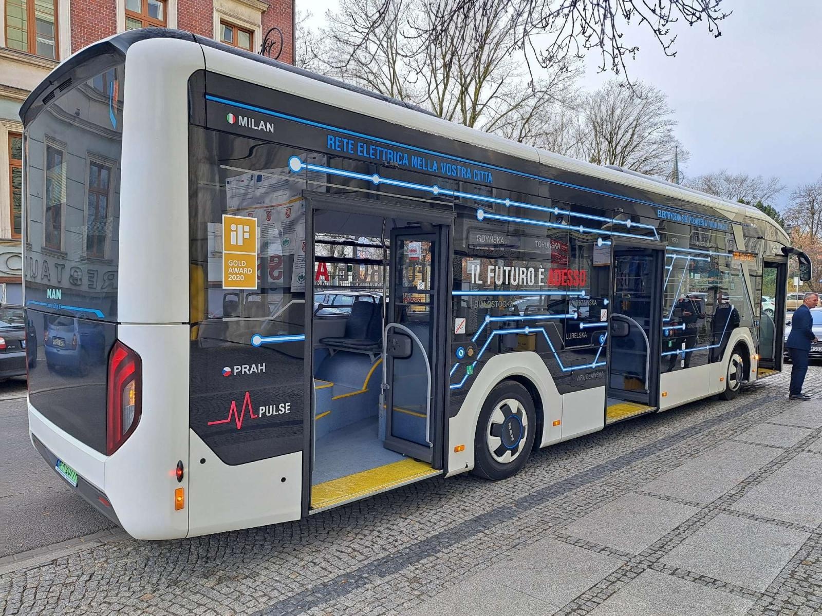 Zdjęcie w galerii na portalu naszraciborz.pl: Elektryczny MAN na testach w Raciborzu. W sierpniu przyjadą diesle Solarisa wiadomości z regionu