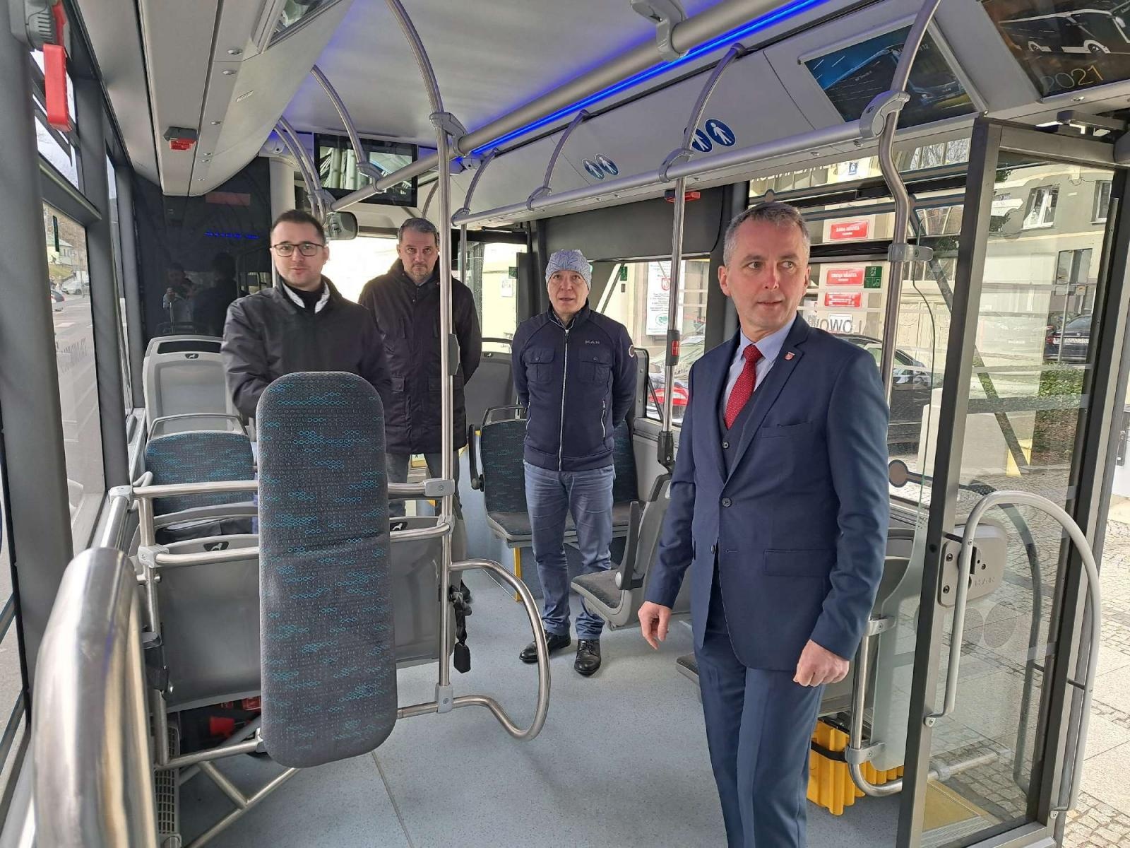 Zdjęcie w galerii na portalu naszraciborz.pl: Elektryczny MAN na testach w Raciborzu. W sierpniu przyjadą diesle Solarisa wiadomości z regionu