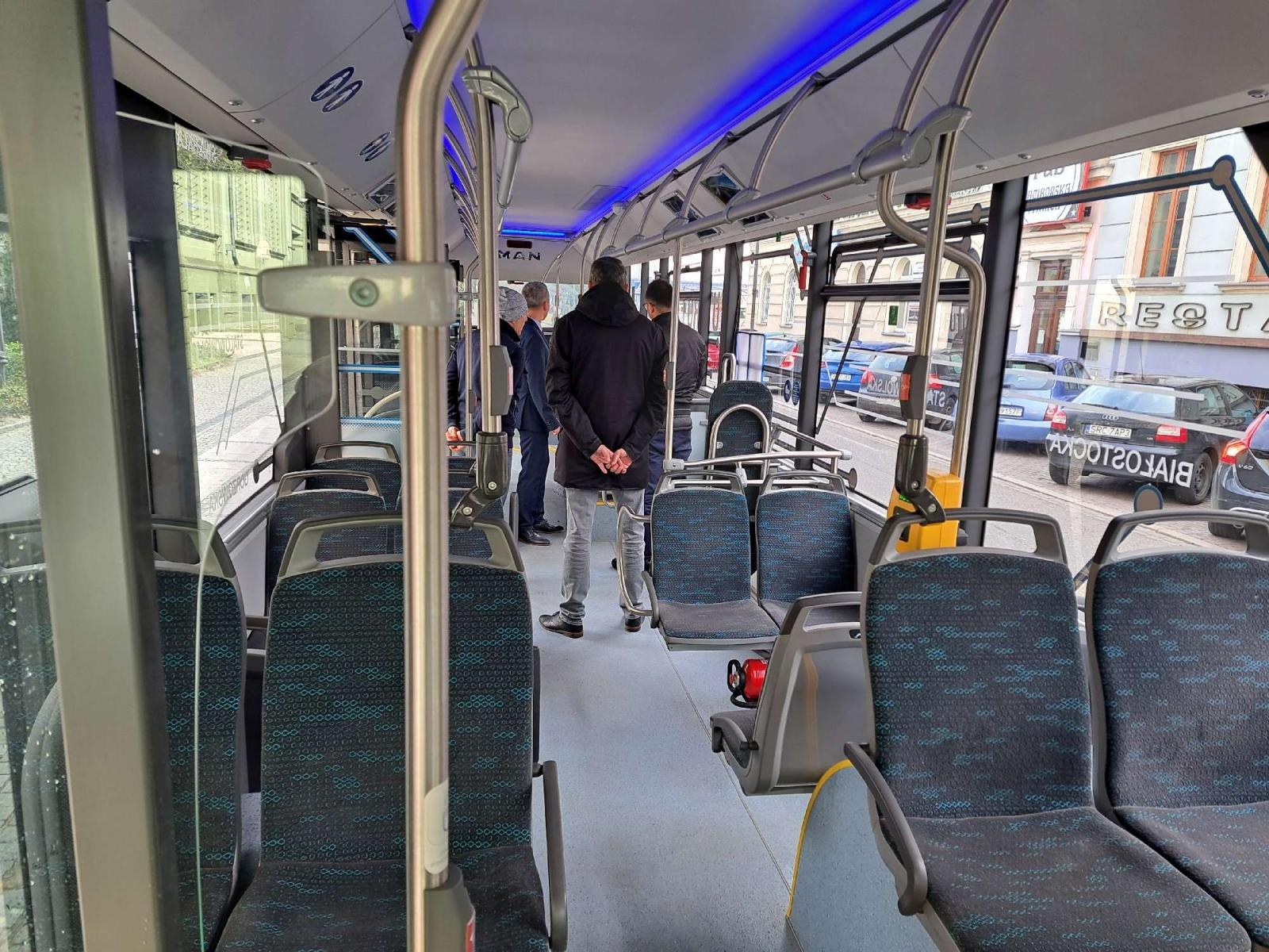 Zdjęcie w galerii na portalu naszraciborz.pl: Elektryczny MAN na testach w Raciborzu. W sierpniu przyjadą diesle Solarisa wiadomości z regionu