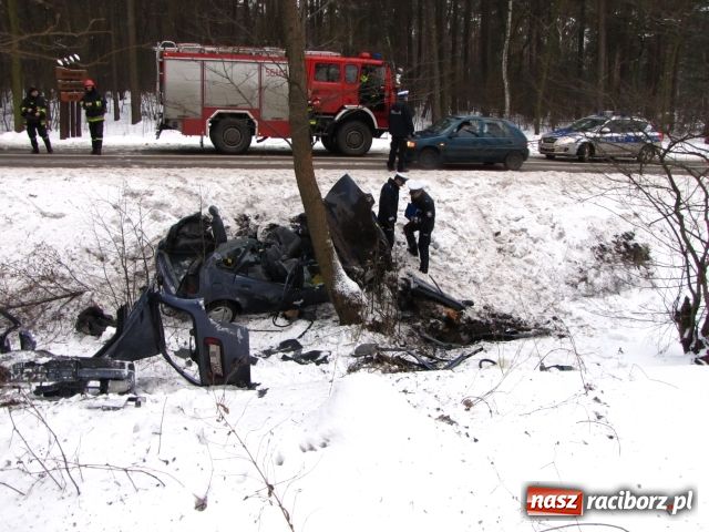 Zdjęcie w galerii na portalu naszraciborz.pl: Śmiertelny wypadek pod Szymocicami wiadomości z regionu