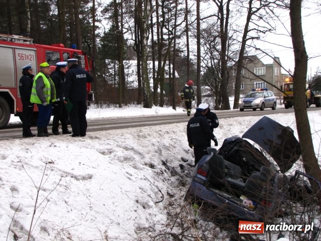 Zdjęcie w galerii na portalu naszraciborz.pl: Śmiertelny wypadek pod Szymocicami wiadomości z regionu