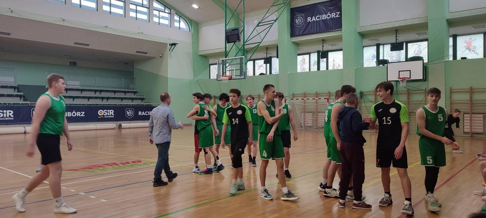 Zdjęcie w galerii na portalu naszraciborz.pl: Mechanik gra dalej. Ćwierć finał wojewódzki w koszykówce wiadomości z regionu