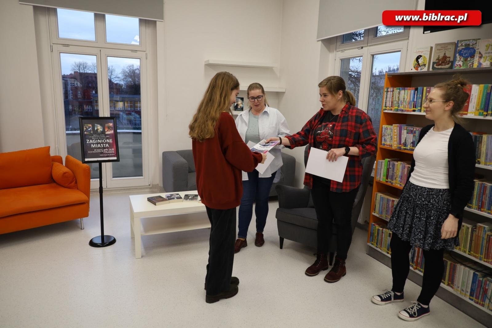 Zdjęcie w galerii na portalu naszraciborz.pl: W tym tygodniu w Raciborskiej Bibliotece odbyły się aż dwa konkursy wiedzy! wiadomości z regionu