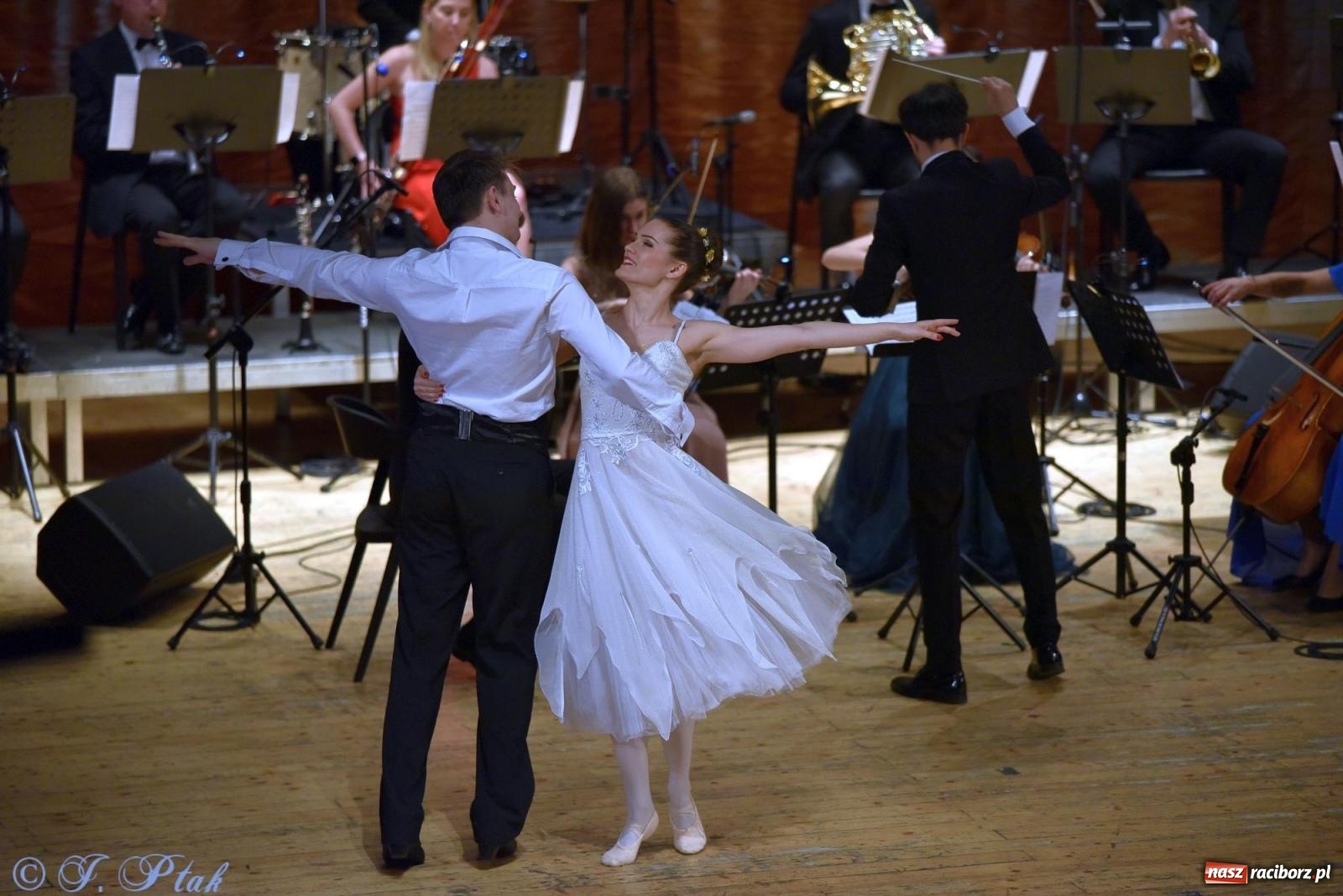 Zdjęcie w galerii na portalu naszraciborz.pl: Wielka Gala Operetkowa w RCK [FOTO i WIDEO] wiadomości z regionu