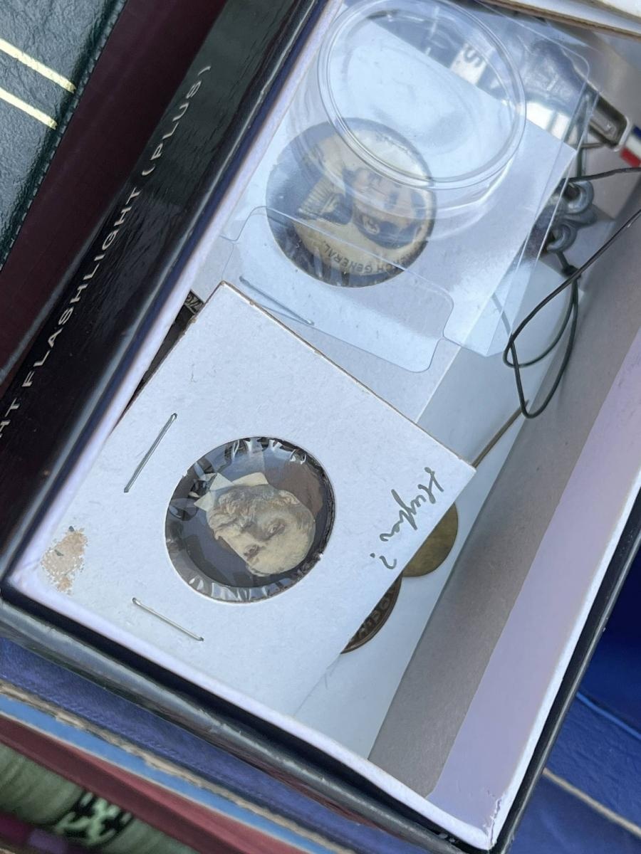 Zdjęcie w galerii na portalu naszraciborz.pl: Głośniki nie do zdarcia, czyli retro radio z Bluetooth na targu staroci w Raciborzu wiadomości z regionu