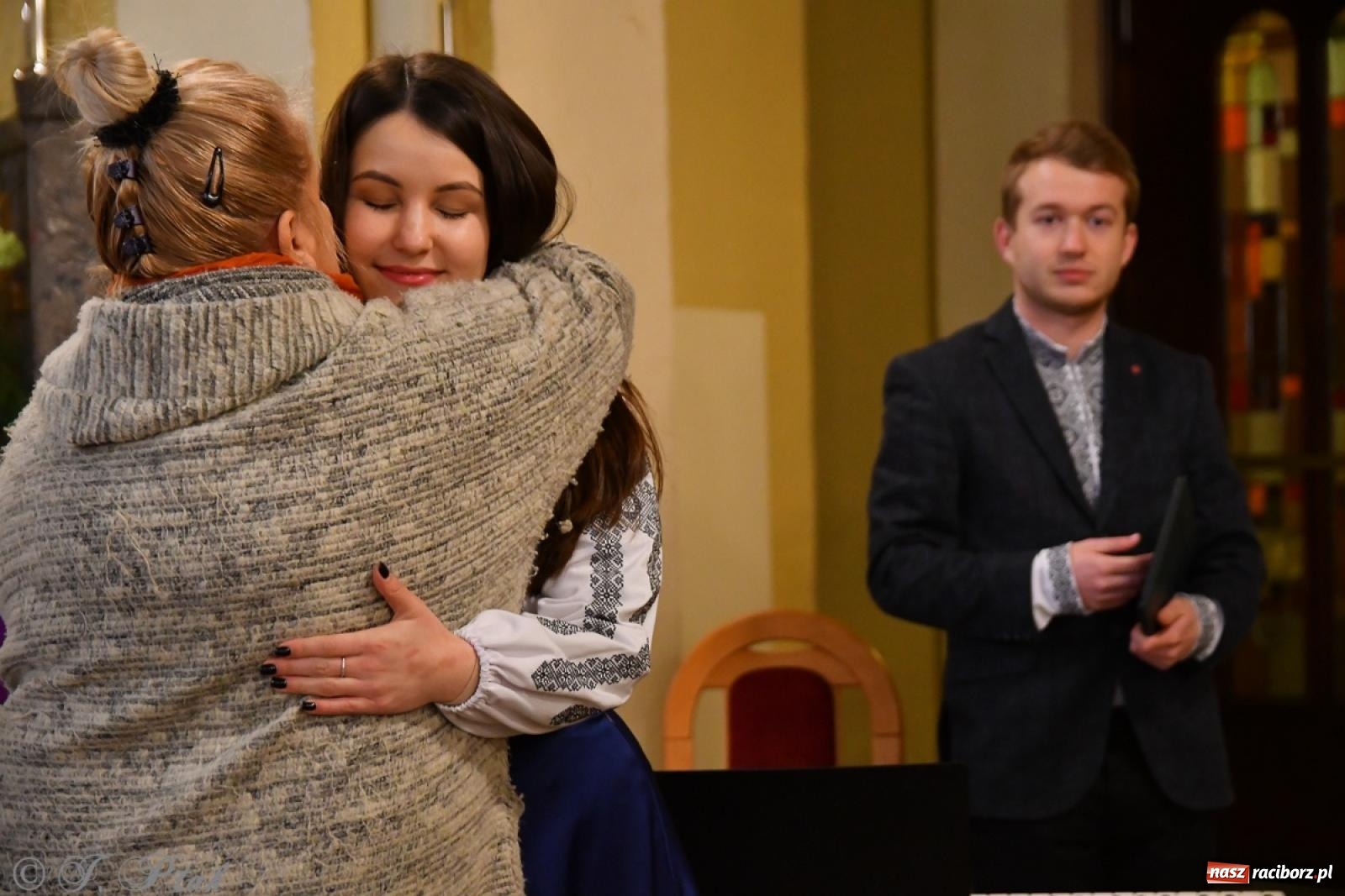 Zdjęcie w galerii na portalu naszraciborz.pl: Ukraińcy z zespołu Solowej grali dziś podczas Mszy św. w okrąglaku [FOTO i WIDEO] wiadomości z regionu
