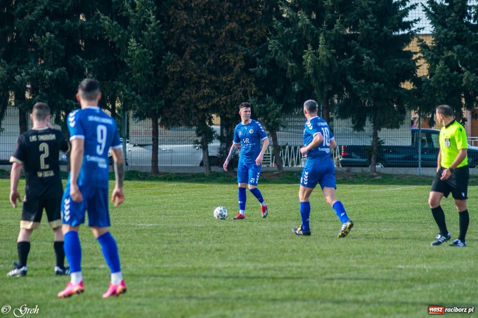 Zdjęcie w galerii na portalu naszraciborz.pl: Brzydkie derby przy Dworcowej. Krzyżanowice uratowały jeden punkt [FOTO] wiadomości z regionu