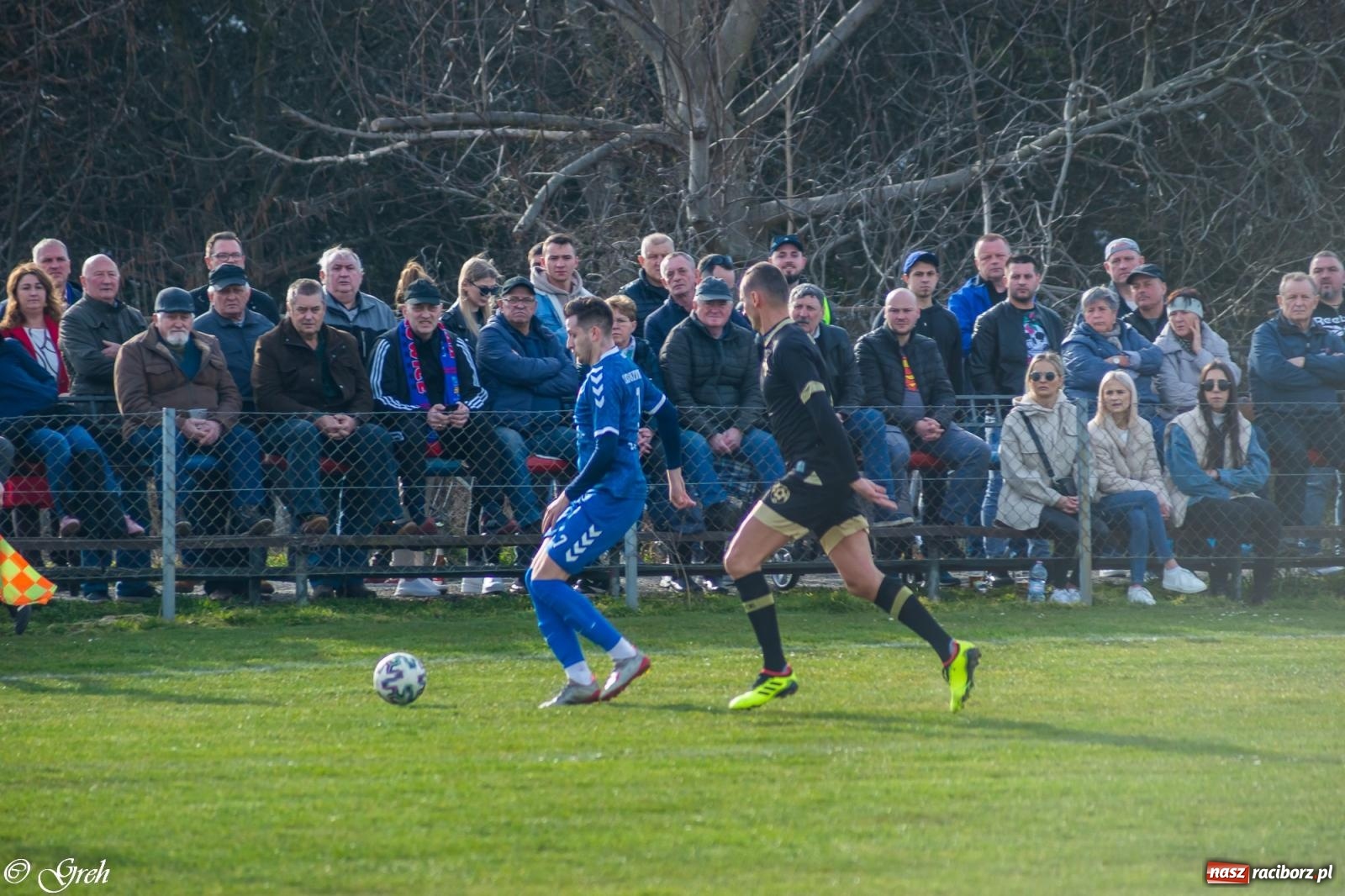 Zdjęcie w galerii na portalu naszraciborz.pl: Brzydkie derby przy Dworcowej. Krzyżanowice uratowały jeden punkt [FOTO] wiadomości z regionu