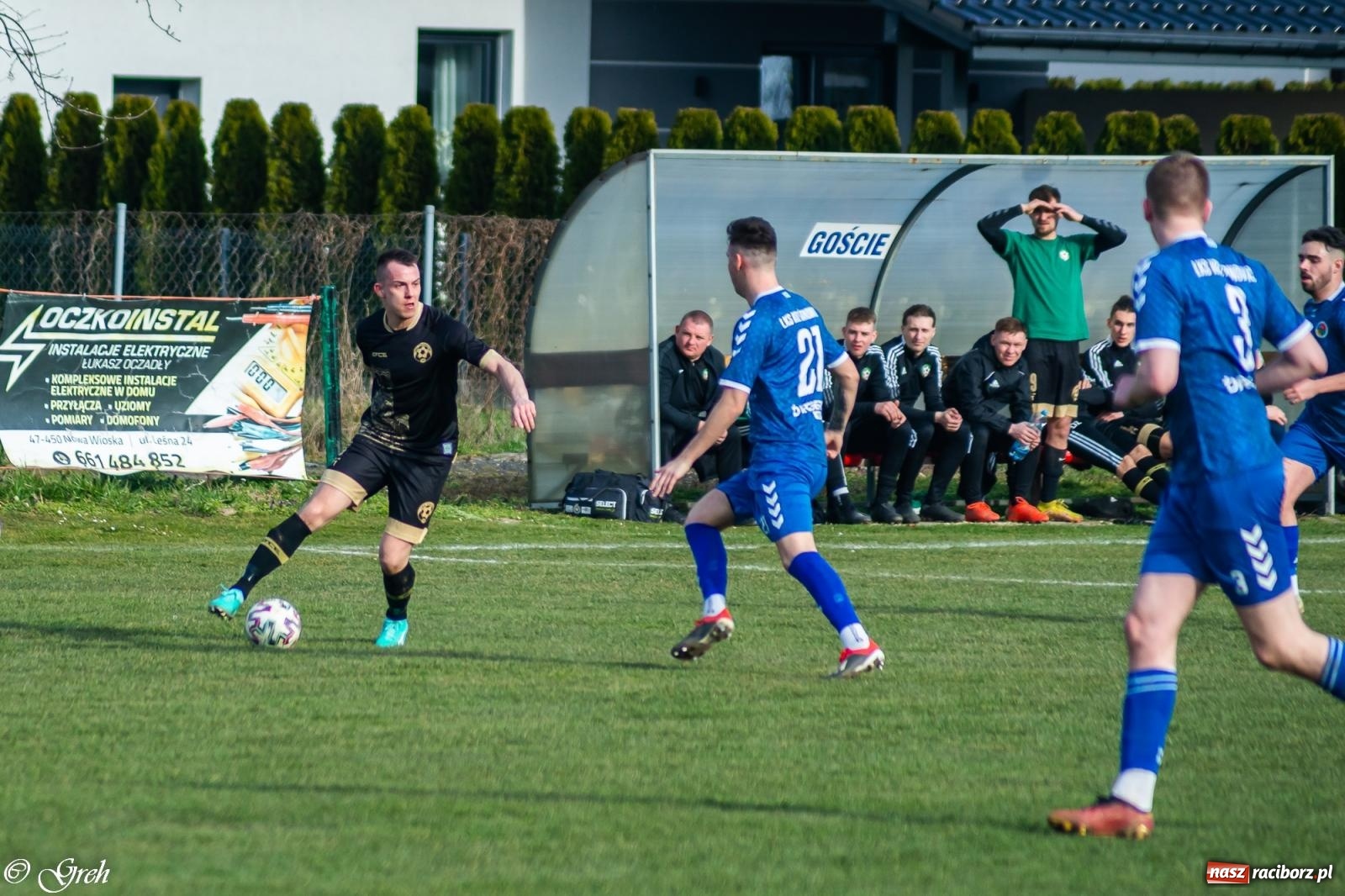 Zdjęcie w galerii na portalu naszraciborz.pl: Brzydkie derby przy Dworcowej. Krzyżanowice uratowały jeden punkt [FOTO] wiadomości z regionu