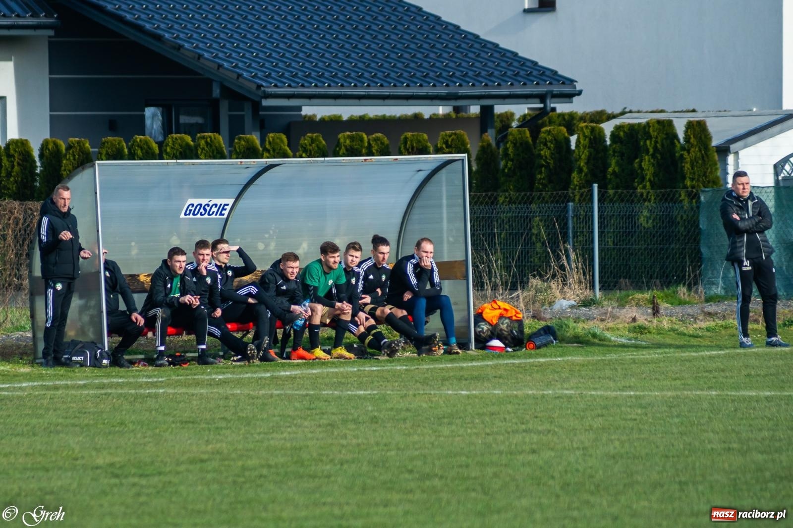Zdjęcie w galerii na portalu naszraciborz.pl: Brzydkie derby przy Dworcowej. Krzyżanowice uratowały jeden punkt [FOTO] wiadomości z regionu