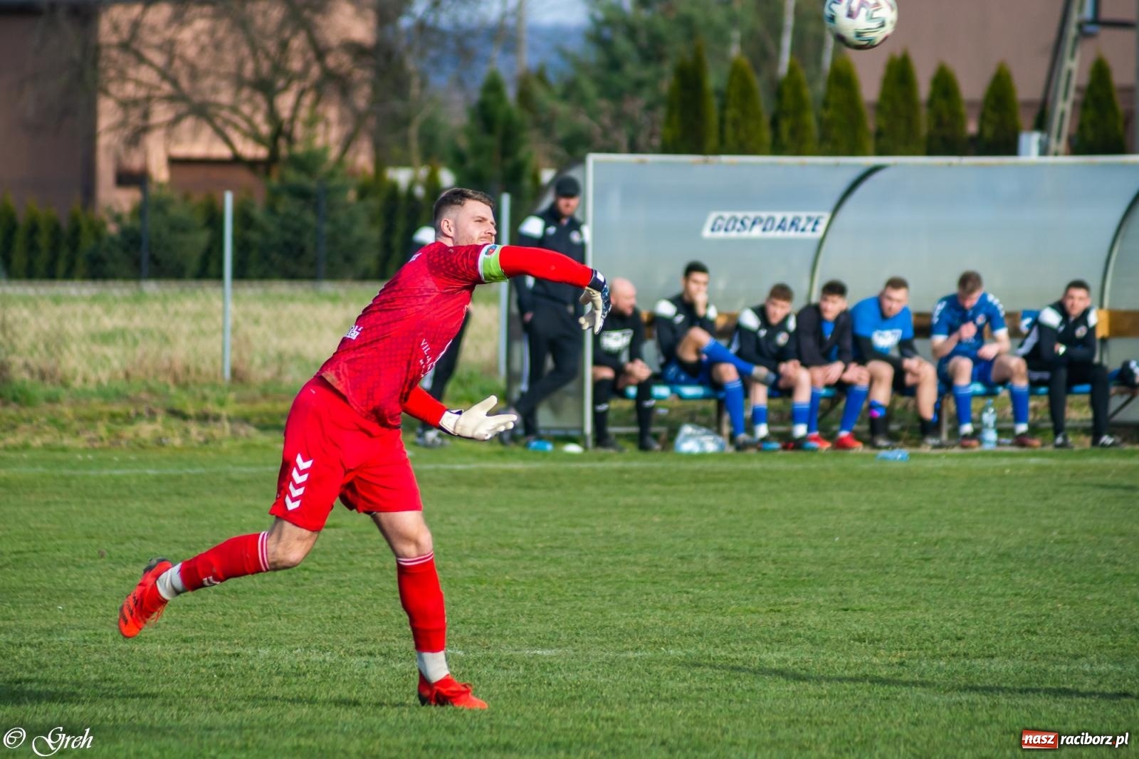 Zdjęcie w galerii na portalu naszraciborz.pl: Brzydkie derby przy Dworcowej. Krzyżanowice uratowały jeden punkt [FOTO] wiadomości z regionu