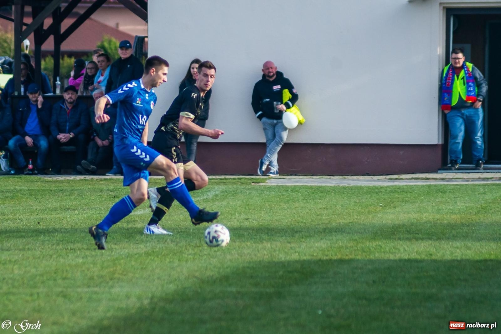 Zdjęcie w galerii na portalu naszraciborz.pl: Brzydkie derby przy Dworcowej. Krzyżanowice uratowały jeden punkt [FOTO] wiadomości z regionu