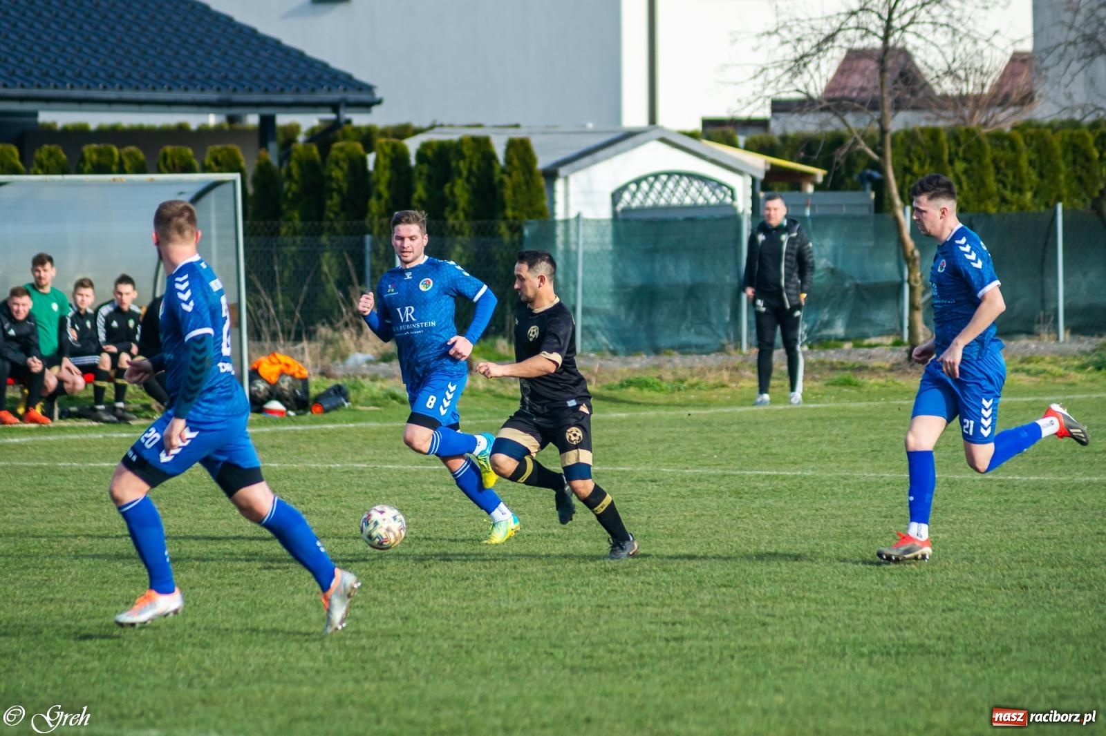 Zdjęcie w galerii na portalu naszraciborz.pl: Brzydkie derby przy Dworcowej. Krzyżanowice uratowały jeden punkt [FOTO] wiadomości z regionu