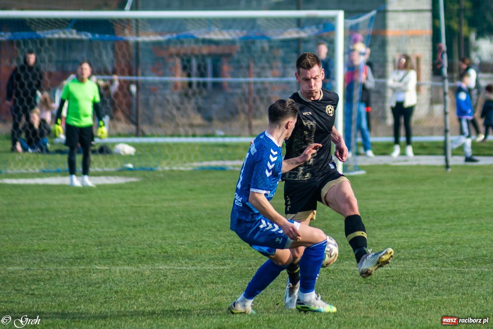 Zdjęcie w galerii na portalu naszraciborz.pl: Brzydkie derby przy Dworcowej. Krzyżanowice uratowały jeden punkt [FOTO] wiadomości z regionu