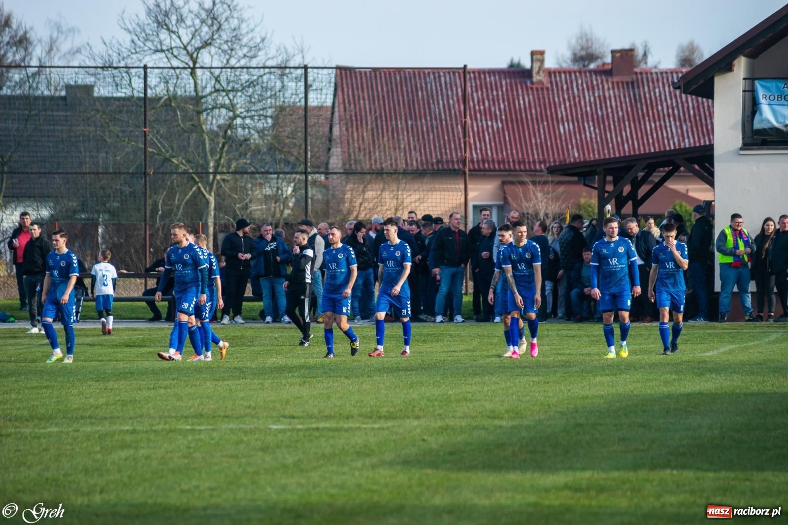 Zdjęcie w galerii na portalu naszraciborz.pl: Brzydkie derby przy Dworcowej. Krzyżanowice uratowały jeden punkt [FOTO] wiadomości z regionu