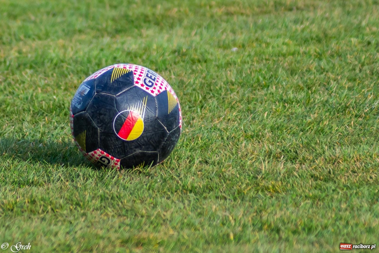 Zdjęcie w galerii na portalu naszraciborz.pl: Brzydkie derby przy Dworcowej. Krzyżanowice uratowały jeden punkt [FOTO] wiadomości z regionu