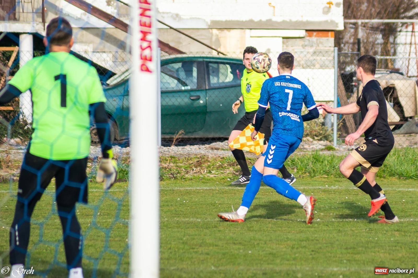 Zdjęcie w galerii na portalu naszraciborz.pl: Brzydkie derby przy Dworcowej. Krzyżanowice uratowały jeden punkt [FOTO] wiadomości z regionu