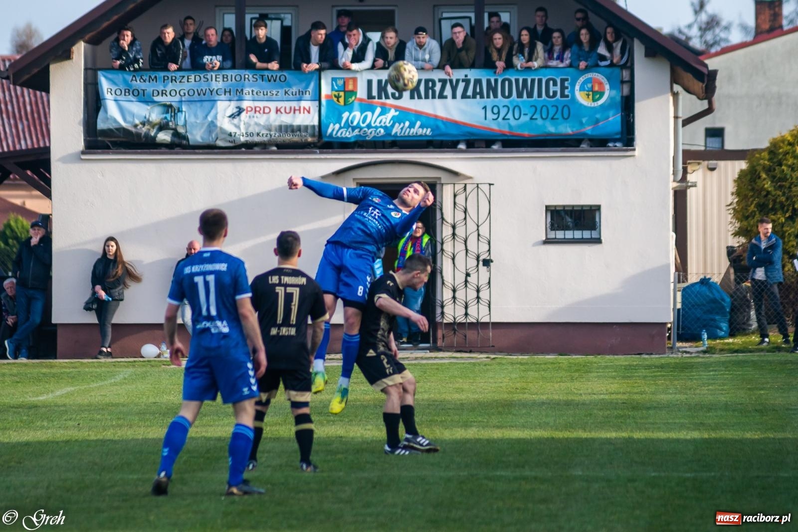 Zdjęcie w galerii na portalu naszraciborz.pl: Brzydkie derby przy Dworcowej. Krzyżanowice uratowały jeden punkt [FOTO] wiadomości z regionu
