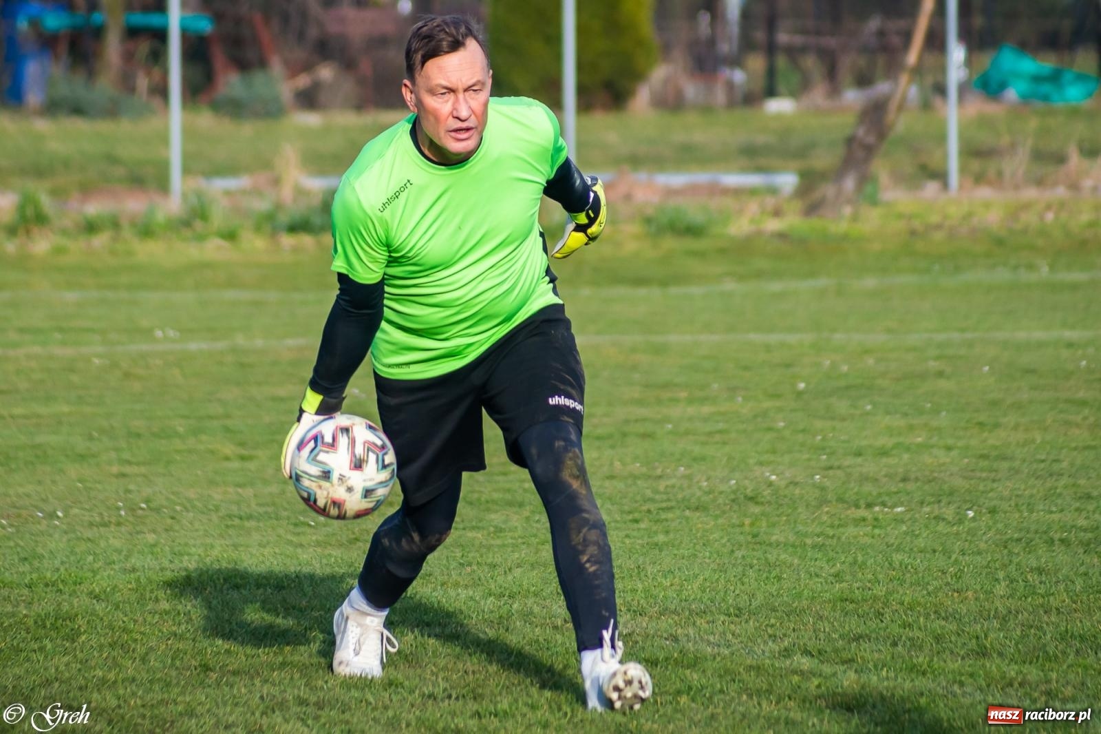 Zdjęcie w galerii na portalu naszraciborz.pl: Brzydkie derby przy Dworcowej. Krzyżanowice uratowały jeden punkt [FOTO] wiadomości z regionu