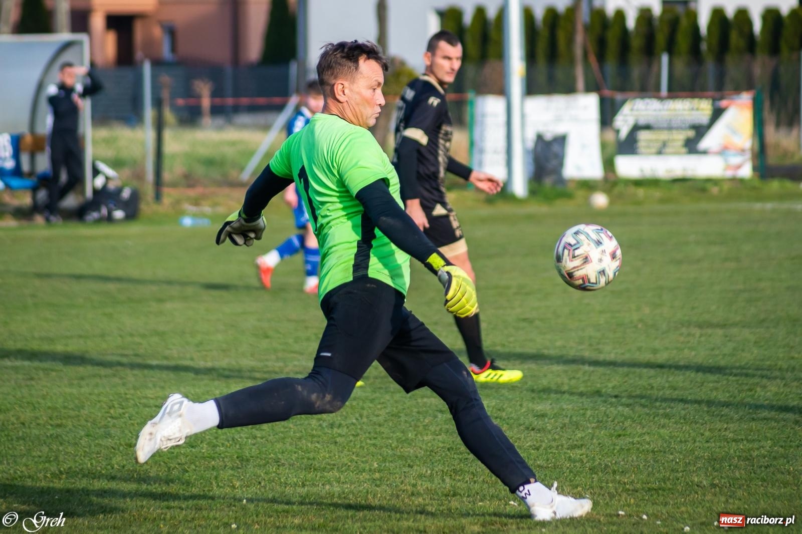 Zdjęcie w galerii na portalu naszraciborz.pl: Brzydkie derby przy Dworcowej. Krzyżanowice uratowały jeden punkt [FOTO] wiadomości z regionu