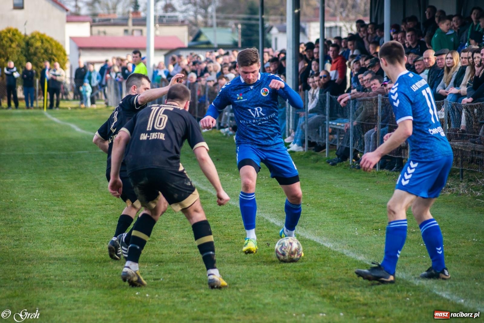 Zdjęcie w galerii na portalu naszraciborz.pl: Brzydkie derby przy Dworcowej. Krzyżanowice uratowały jeden punkt [FOTO] wiadomości z regionu