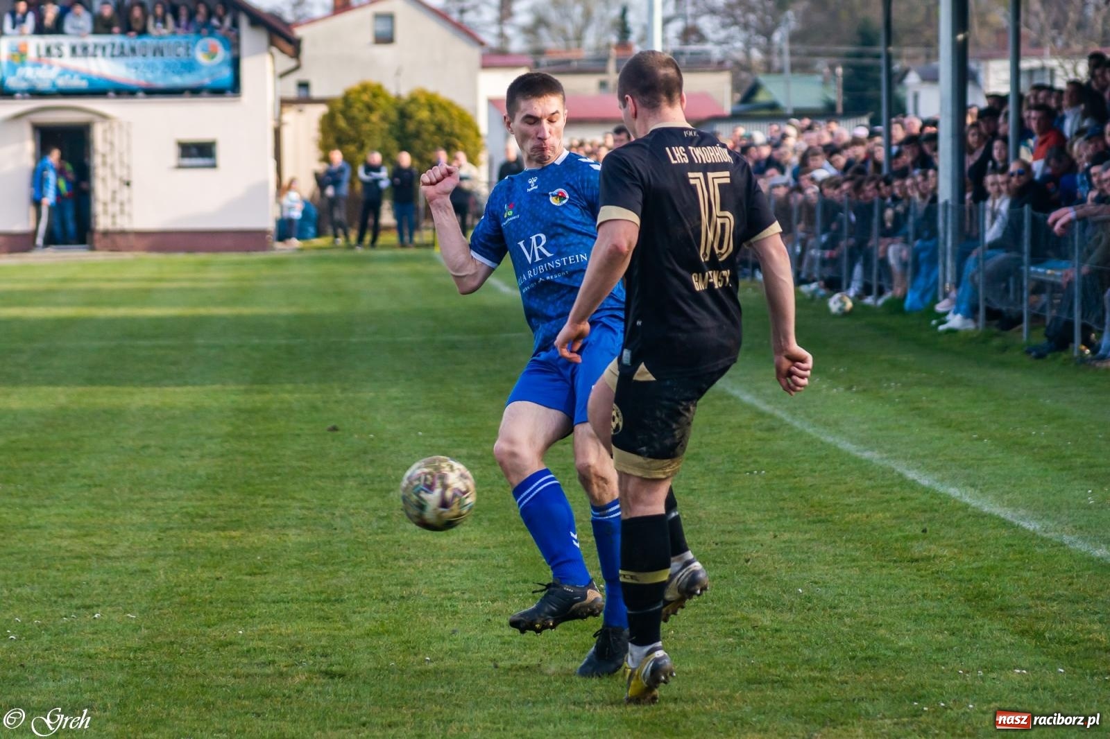 Zdjęcie w galerii na portalu naszraciborz.pl: Brzydkie derby przy Dworcowej. Krzyżanowice uratowały jeden punkt [FOTO] wiadomości z regionu