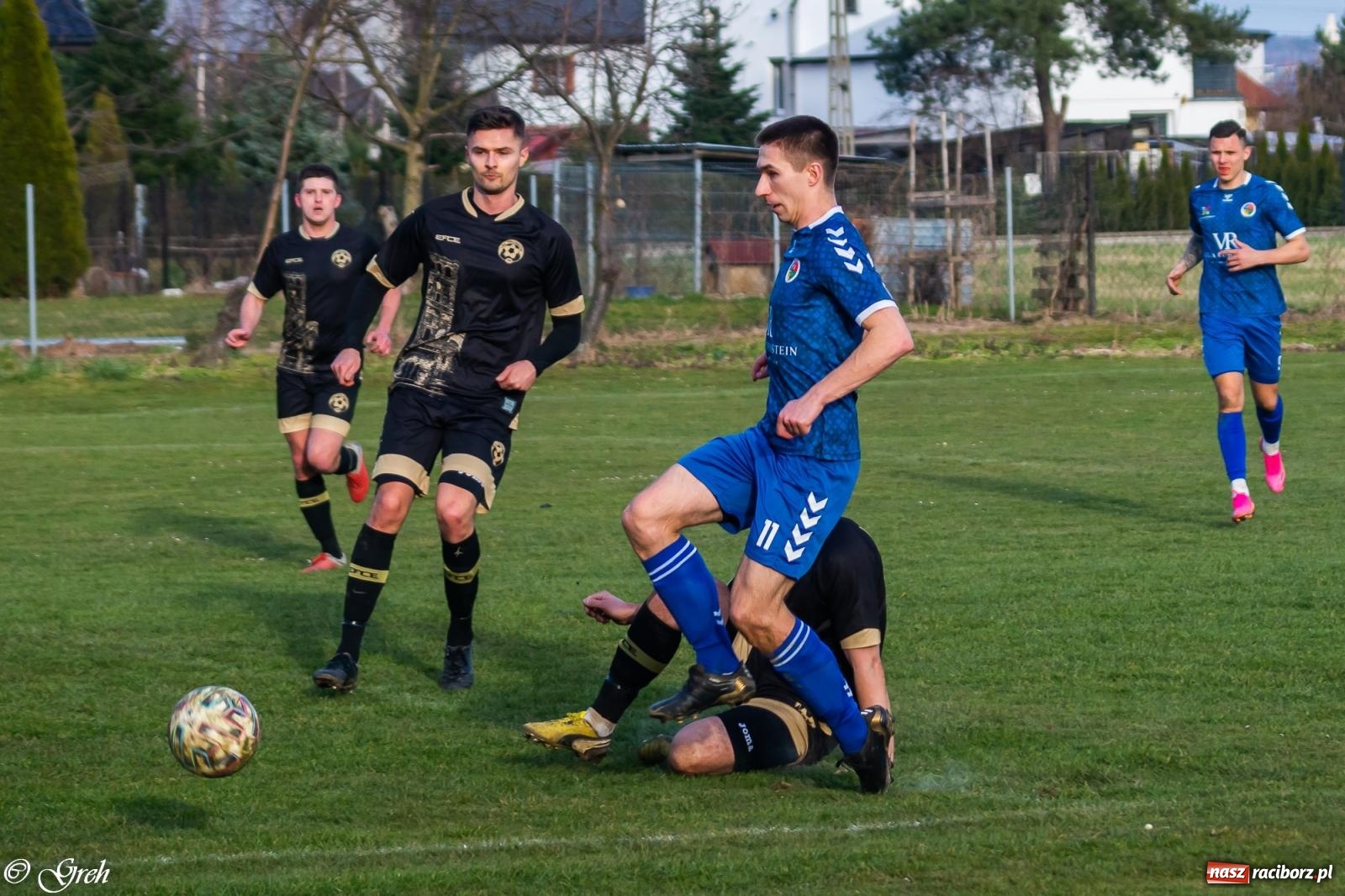 Zdjęcie w galerii na portalu naszraciborz.pl: Brzydkie derby przy Dworcowej. Krzyżanowice uratowały jeden punkt [FOTO] wiadomości z regionu