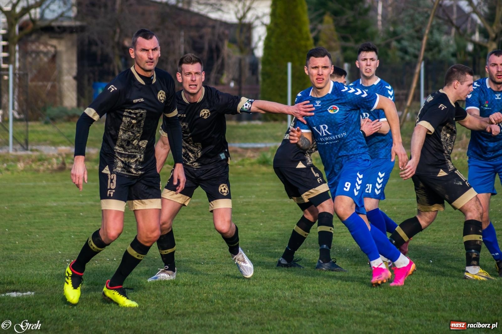 Zdjęcie w galerii na portalu naszraciborz.pl: Brzydkie derby przy Dworcowej. Krzyżanowice uratowały jeden punkt [FOTO] wiadomości z regionu