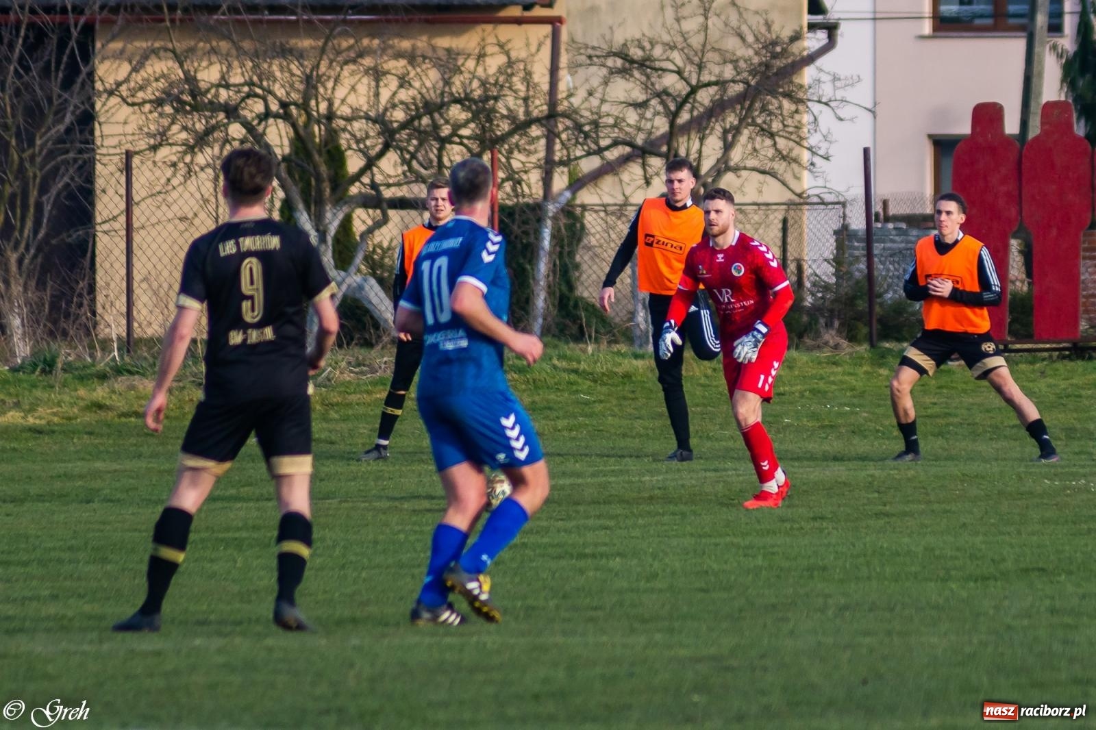 Zdjęcie w galerii na portalu naszraciborz.pl: Brzydkie derby przy Dworcowej. Krzyżanowice uratowały jeden punkt [FOTO] wiadomości z regionu